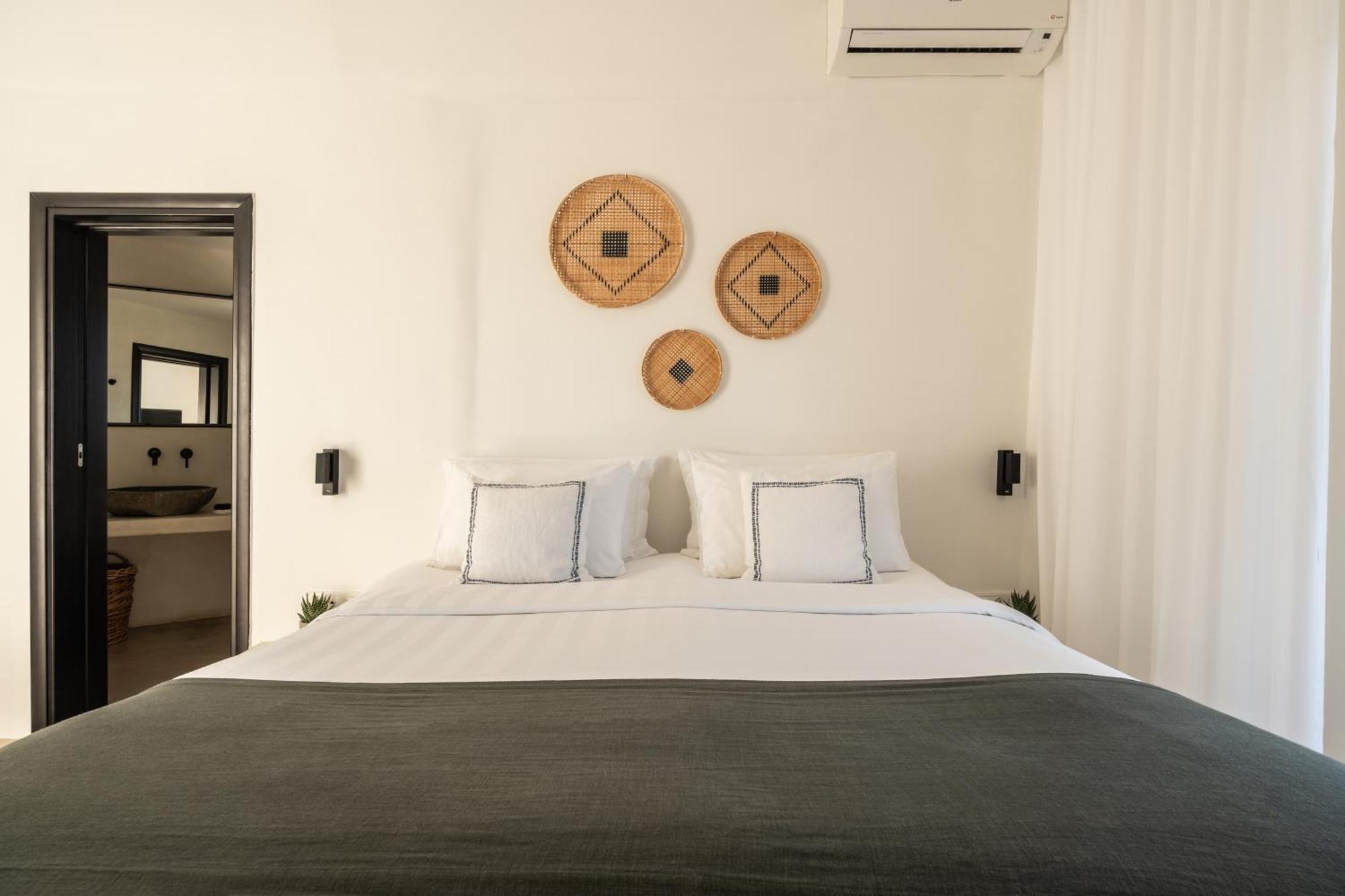 Rocabella Santorini & 4*
