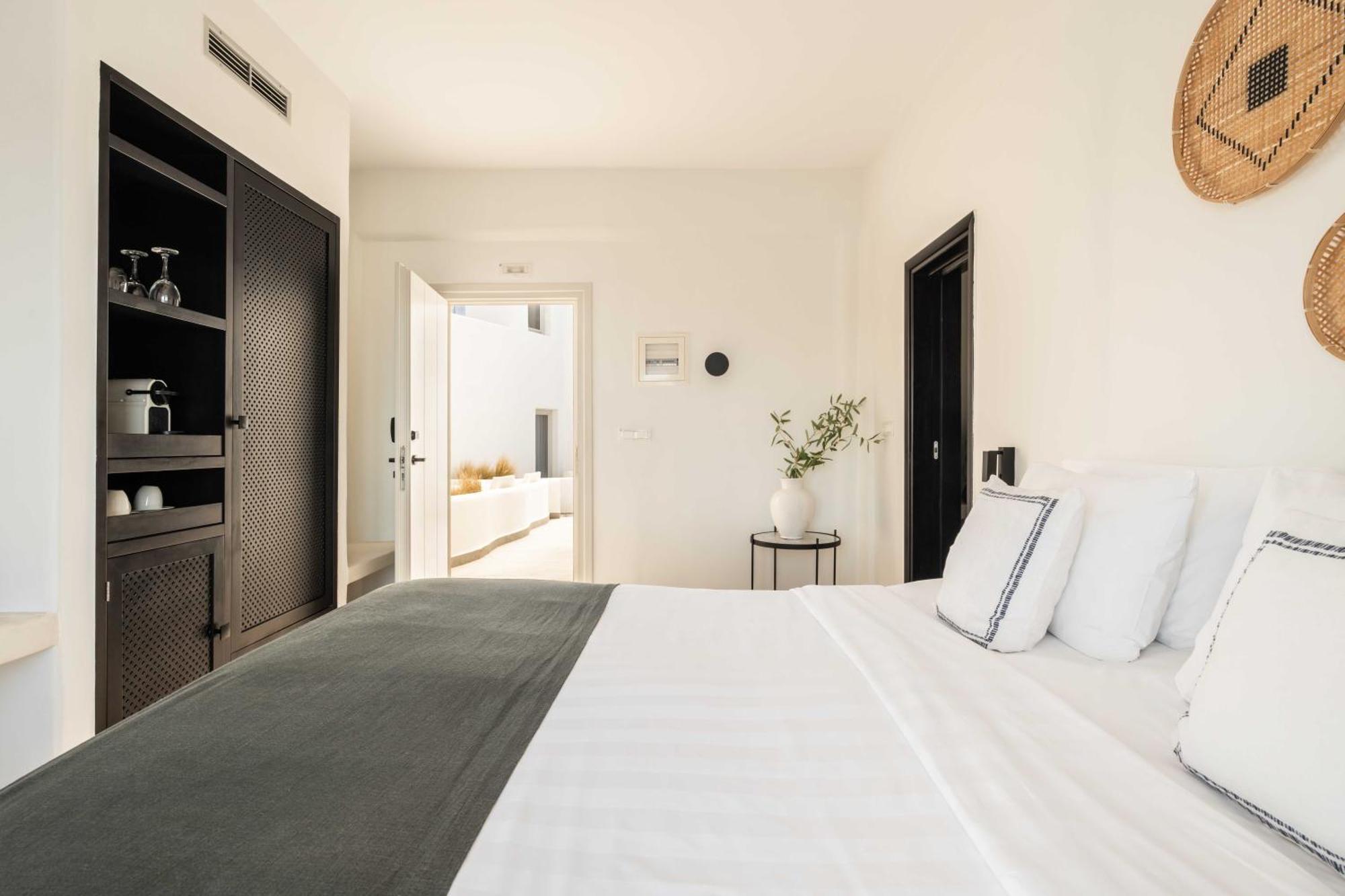 Rocabella Santorini & 4*